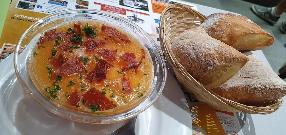 Soupe de Melon Au Jambon Grillé